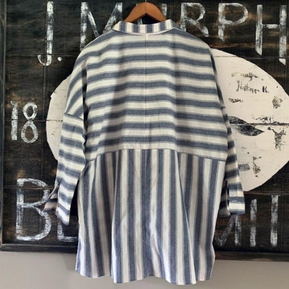 Plus Size Striped Tunic Blouse 🎉2× HOST PICK🎉 - Picture 3 of 10